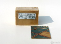 �I���[�u�I�C���E���[�����I�C���E�A���J���݂̂ō��ꂽ���Y���̐Ό��B